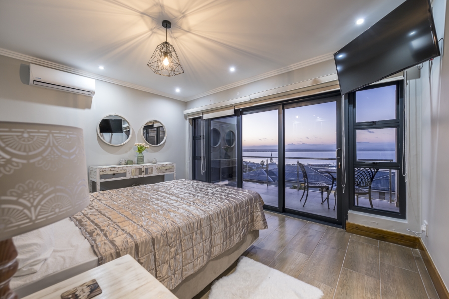 6 Bedroom Property for Sale in Mossel Bay Central Western Cape